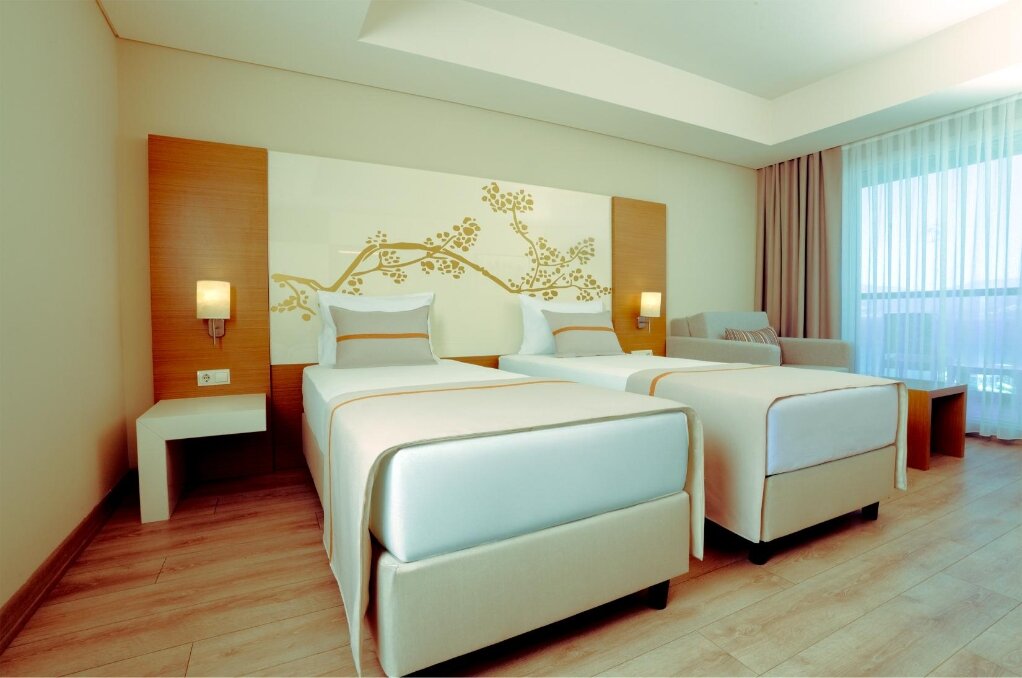 Zemin Kat Oda – Bahçe Erişimli